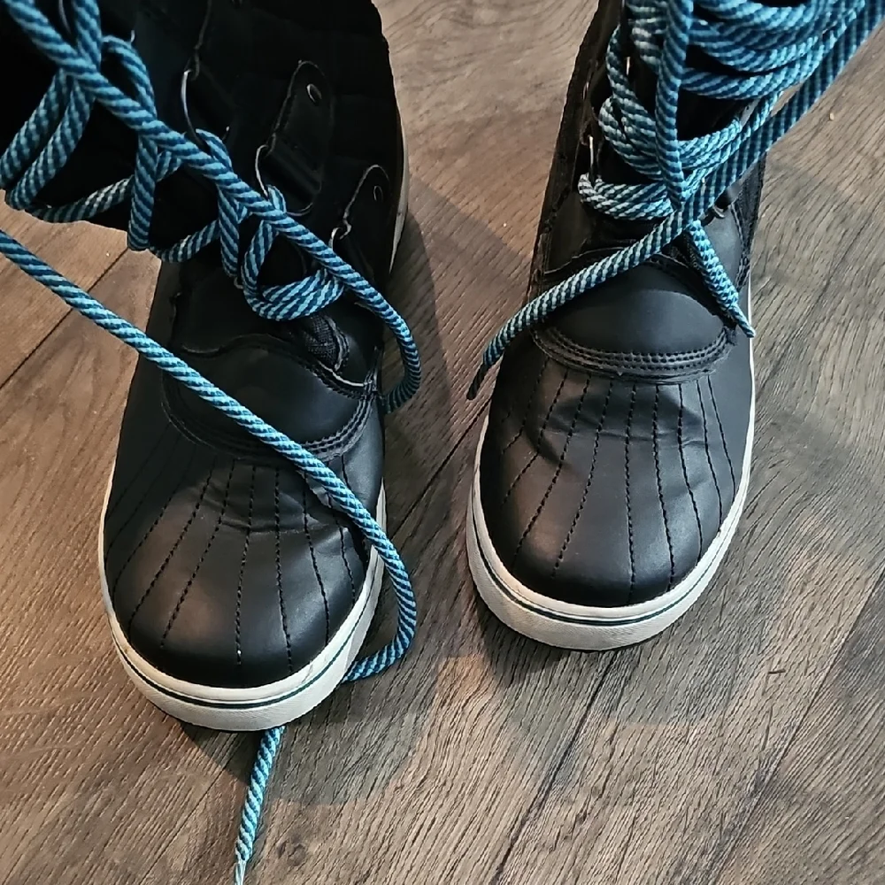 Totes Black Gray Winter Boots with Blue Laces SIZE 7 Medium Outdoor Water Snow